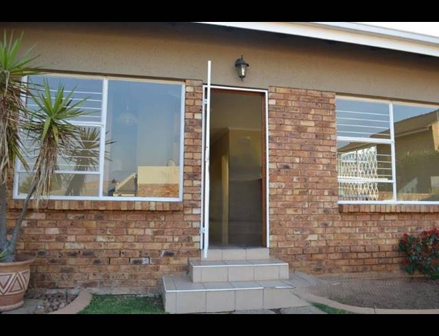 3 BEDROOM CLUSTER FOR SALE IN DALPARK EXT 1
